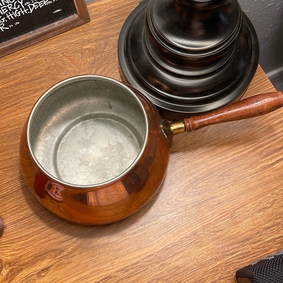 Copper pot accent - Picture 2 of 3